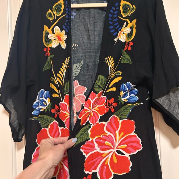 Never Worn ๐บ๐๐ผ Flying Tomato Black Floral Kimono Swim Coverup ๐ผ๐๐บ - Picture 9 of 10